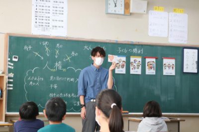 小学校の人権学習でオレンジメッセージカード