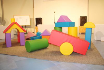 株式会社フレンズ様と株式会社百五銀行さまから「ブロックセット」を寄贈いただきました